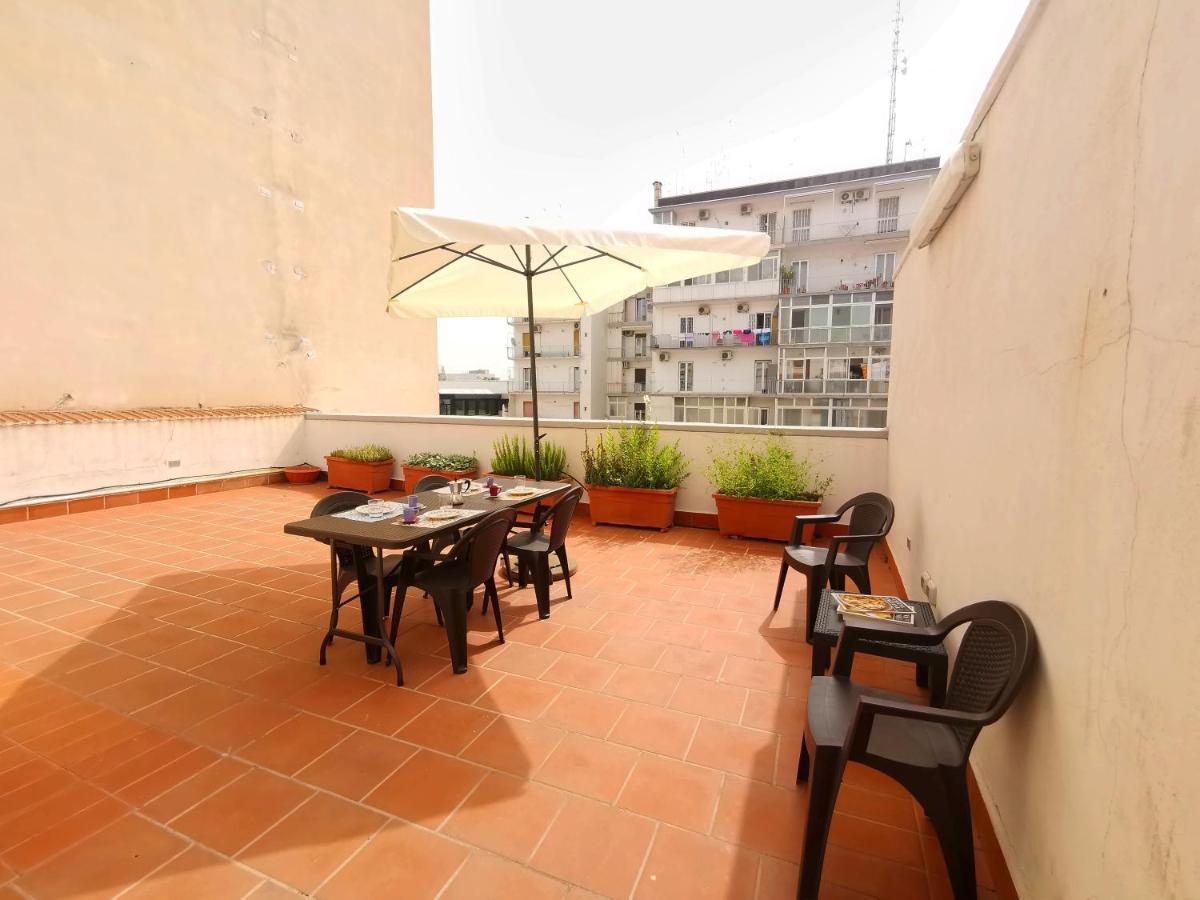 Terrazza Cavour Lägenhet Bari Exteriör bild