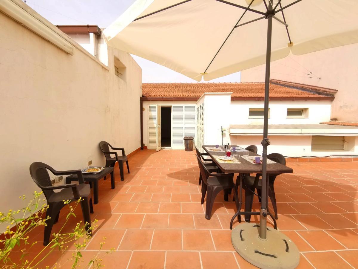 Terrazza Cavour Lägenhet Bari Exteriör bild